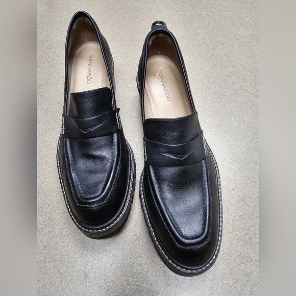 Bernardo Selma Loafer Chunky Lug Sole Slip On Black Leather Size 9.5 - Picture 2 of 13